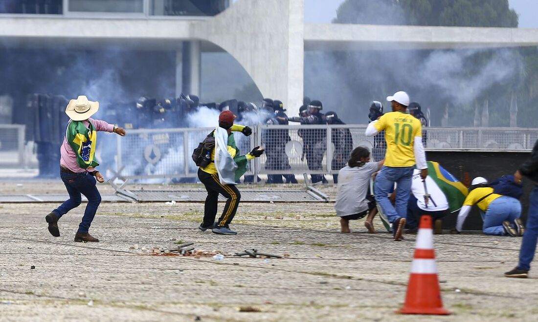 Comissão da Câmara vota projeto de anistia a presos pelos ataques terroristas de 8 de janeiro