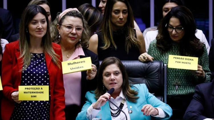 Bancada Feminina Encolhe No Senado Câmara Elege A Maior Da História Sintram 4751