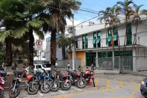 Em maio, o Presidente da Câmara de Divinópolis, através da Pontal, criou um cargo de Assistente de Comunicação Institucional com salário superior a R$ 5 mil (Foto: Jotha Lee/Sintram)