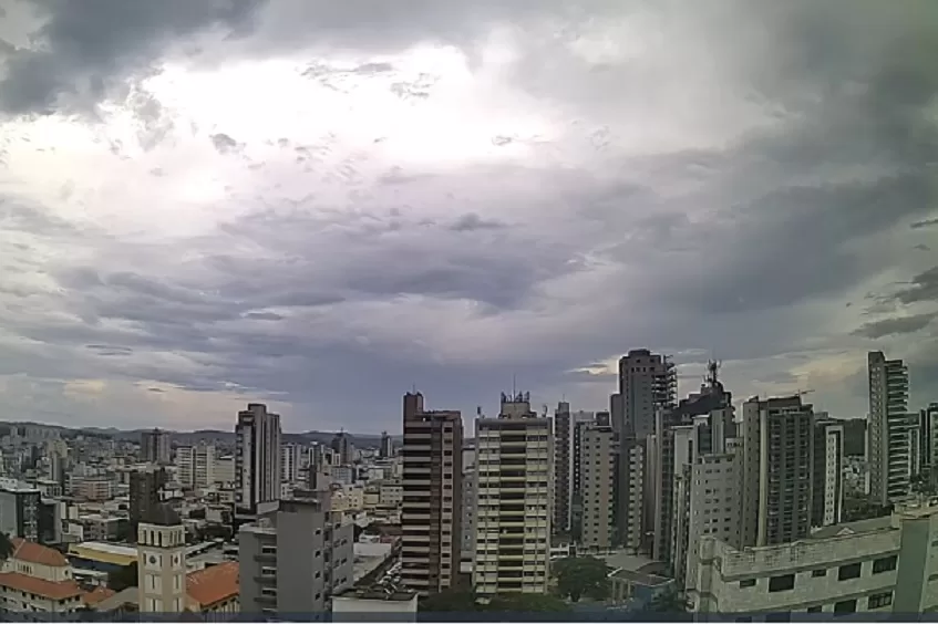 Ciclone extratropical pode causar tempestades em Divinópolis e Prefeitura monitora escolas atingidas pelos temporais do último fim de semana