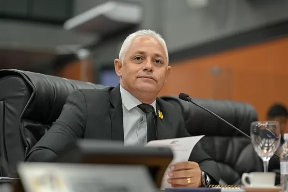 Polícia Federal investiga deputado e comandante da PM por tráfico de armas