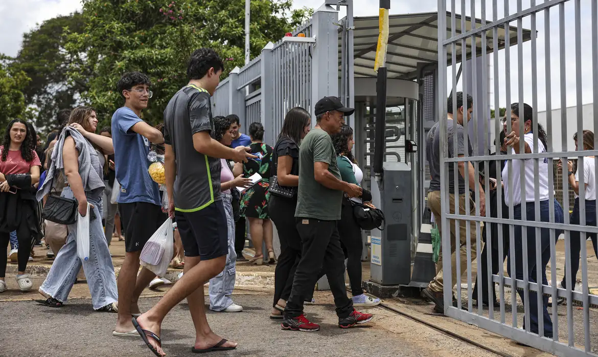 Inscrições para o Enem de alunos da rede estadual aumentam mais de 189% em Minas