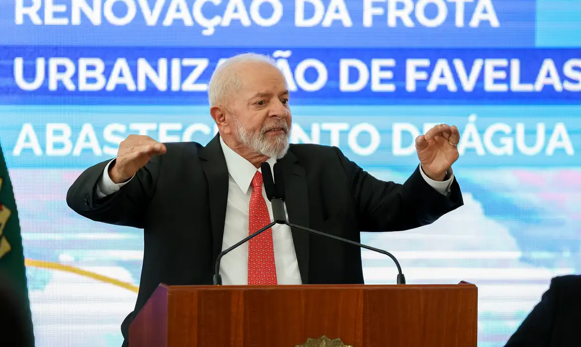 Pesquisa aponta vantagem de Lula sobre Tarcísio na corrida presidencial