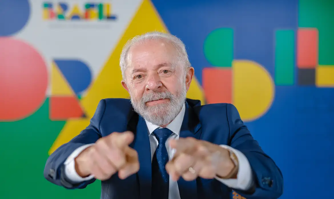 Presidente Lula sobe o tom e diz que se Estados Unidos taxar produtos brasileiros o Brasil vai reagir na mesma proporção