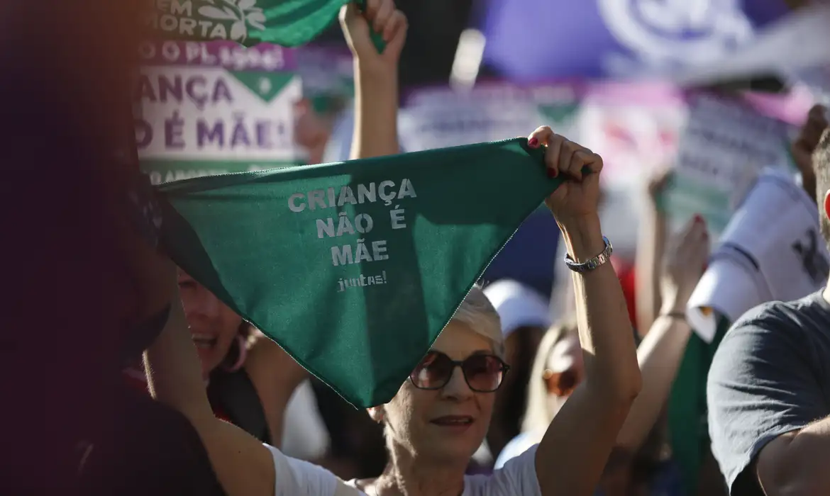 Manifestantes protestam no Rio e em São Paulo contra PL do Aborto, chamado de PL do Estuprador