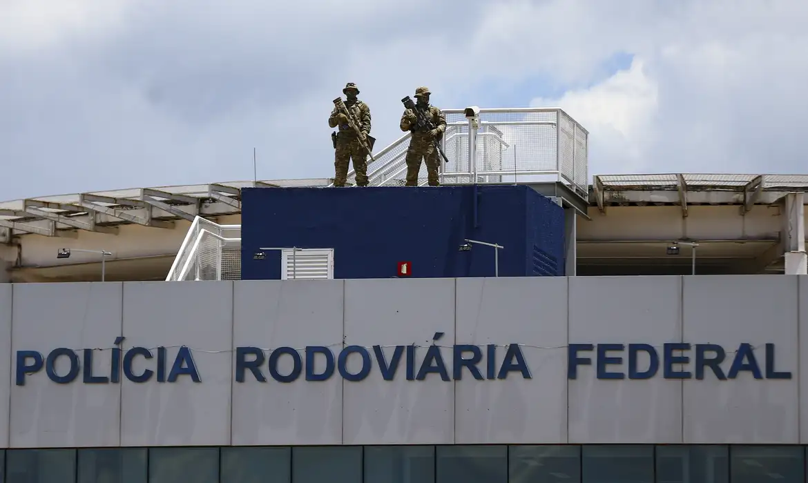 Jovem baleada por agentes da Polícia Rodoviária Federal continua em estado grave no hospital