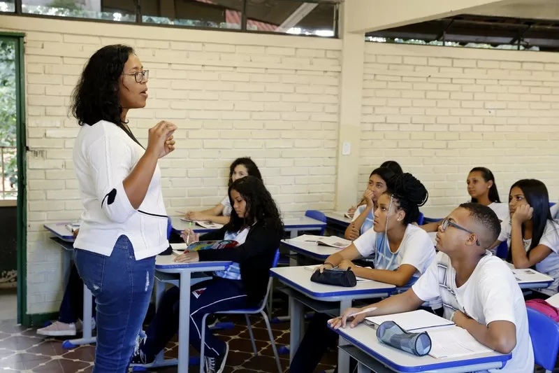 Secretaria de Estado da Educação publica mais de 1,8 mil atos de progressão e promoção da carreira de servidores