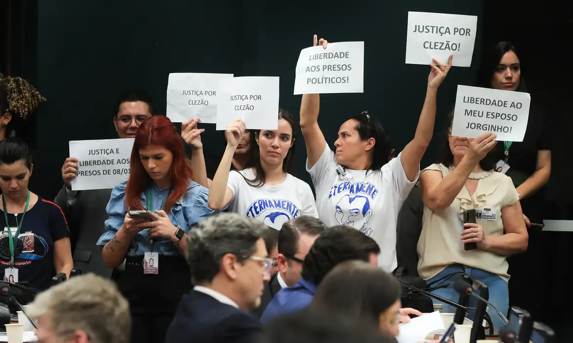 Votação do Projeto de anistia aos golpistas do 8 de janeiro é adiado em Comissão da Câmara dos Deputados