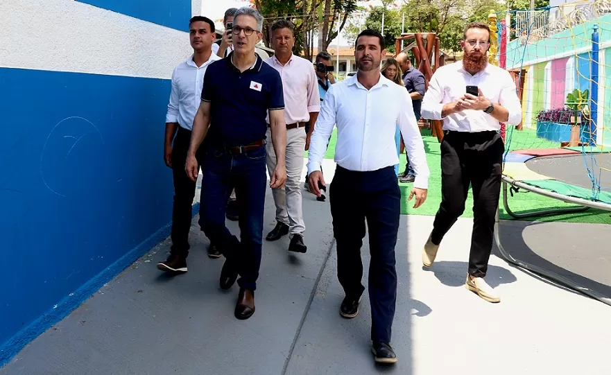 Zema visita Pequi para vistoriar reforma em escola