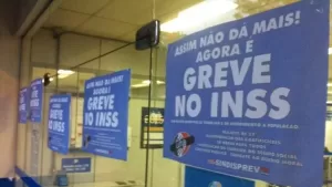 Os servidores do Instituto Nacional do Seguro Social (INSS) iniciaram uma greve por tempo indeterminado, reivindicando melhores condições de trabalho e valorização profissional.